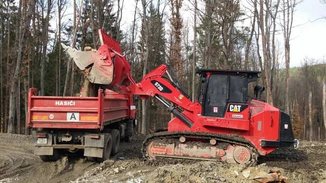 0.3_ZÚ_zásah ve Vrběticích_hasičská technika při odklízecích pracích_2.jpg