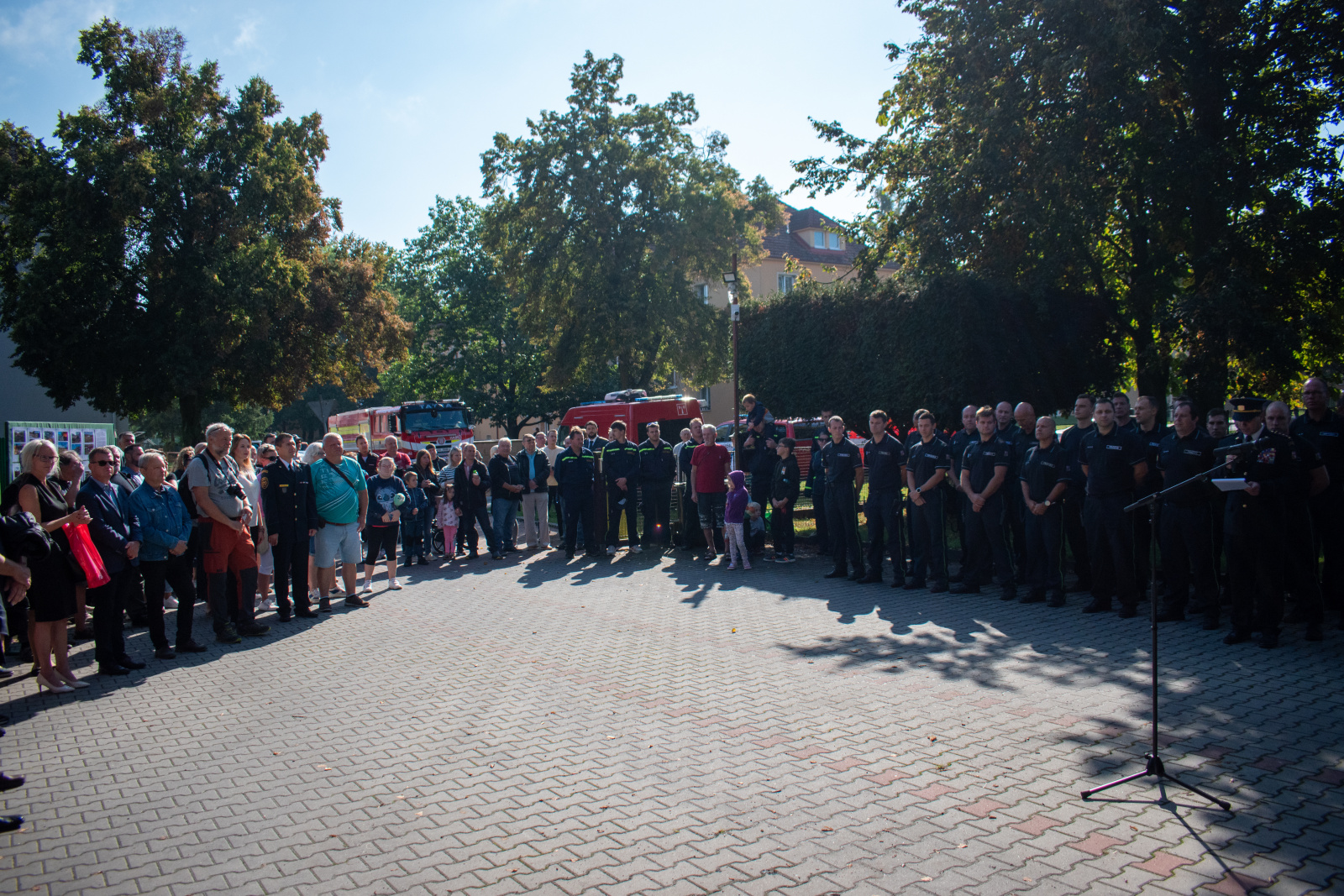 001-30 let profesionálních hasičů ve Stochově.jpg