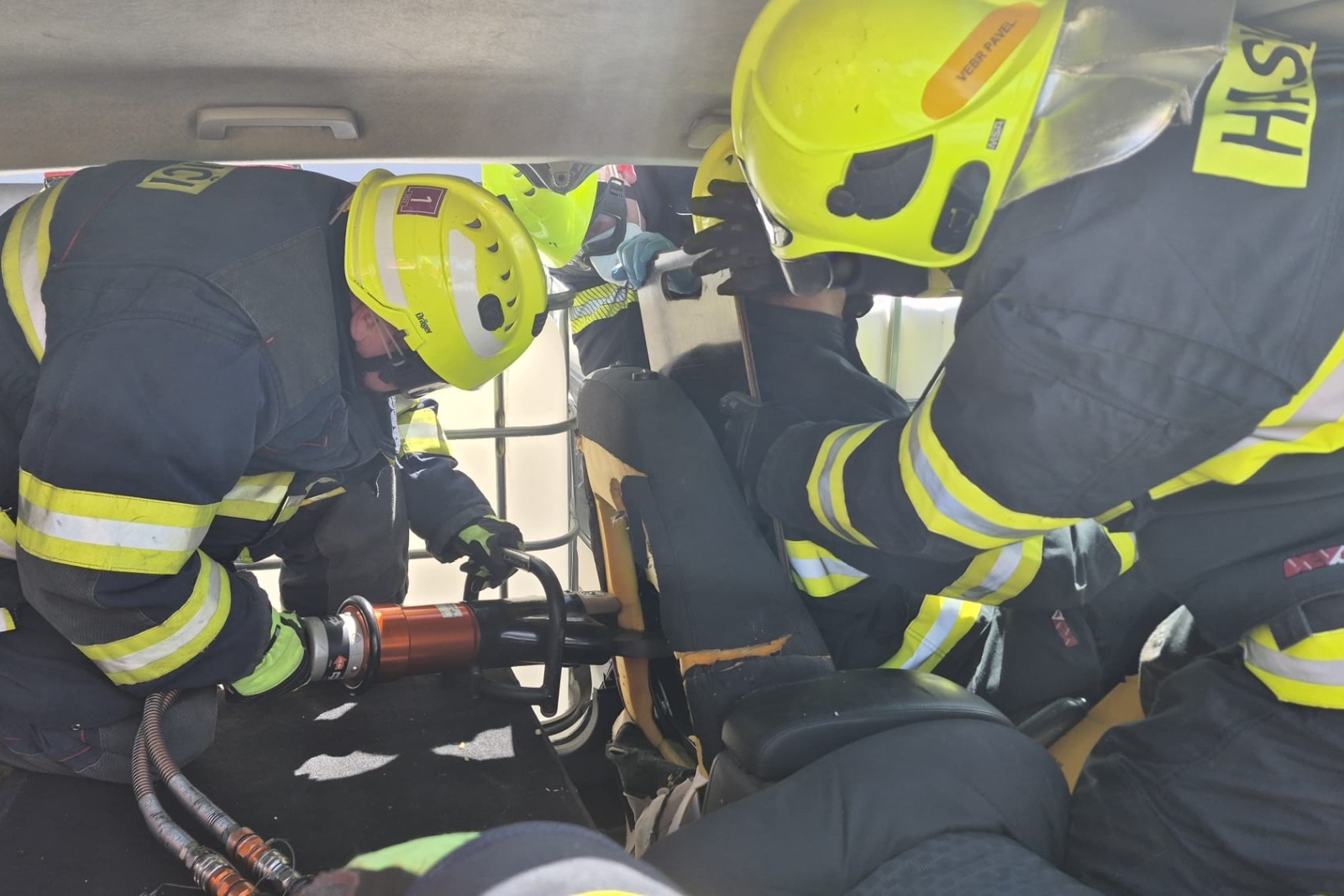 001-Odborná příprava jednotek SDH z Mělnicka zaměřená na dopravní nehody.jpg