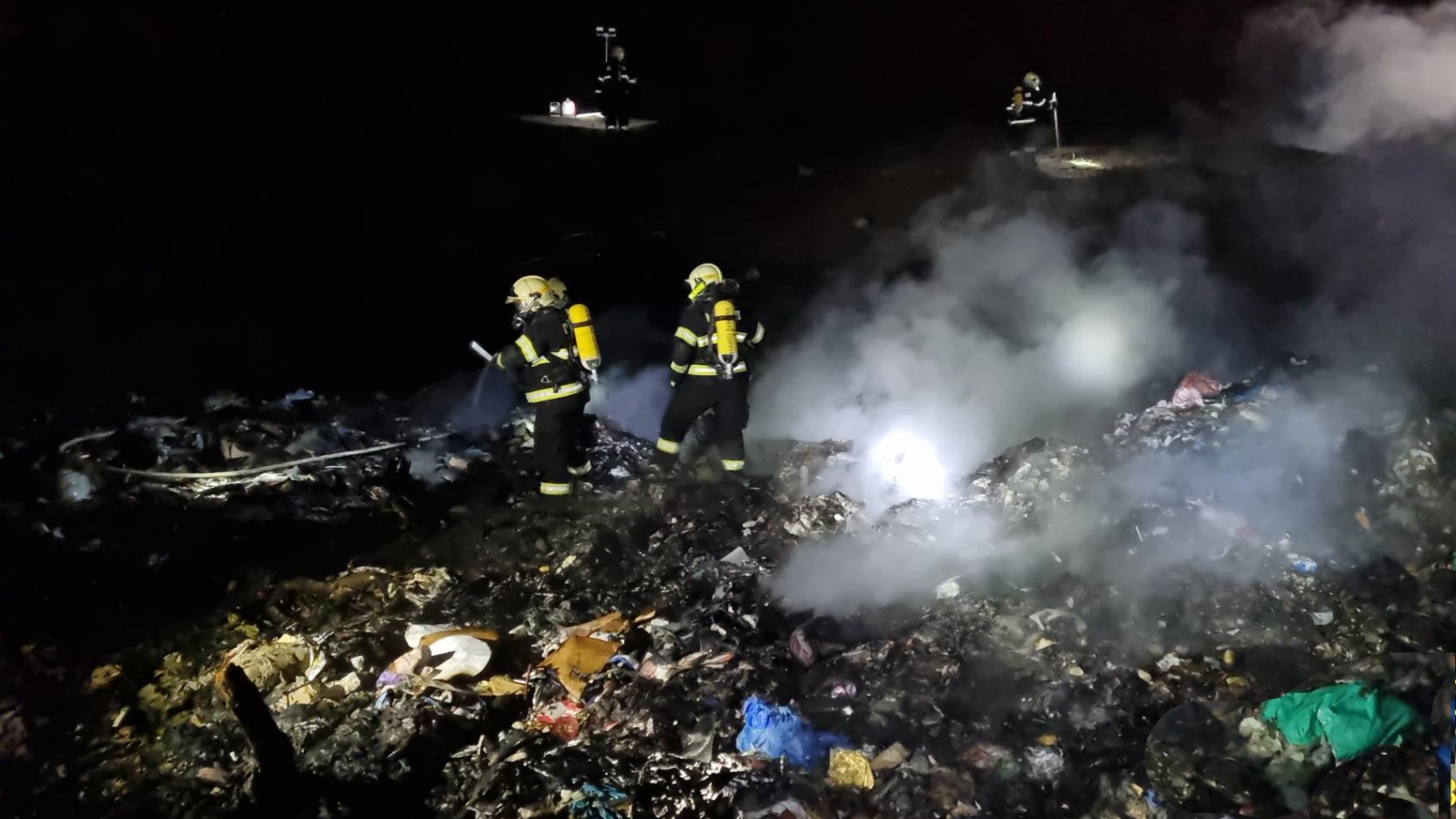 001-Požár skládky u obce Stašov na Berounsku.jpg