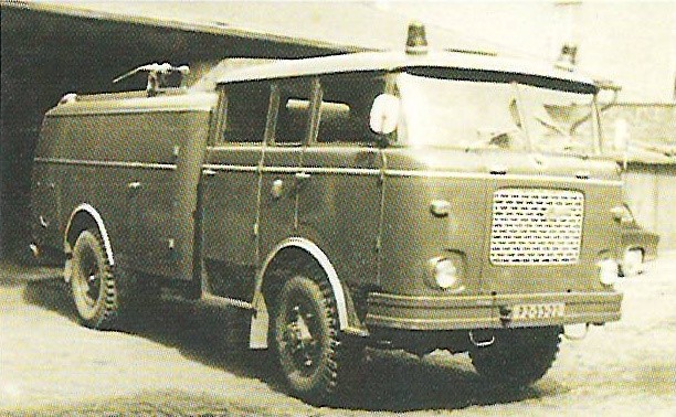 001-První CAS 25 RTHP Okresního veřejného požárního útvaru v Příbrami (1970).jpg