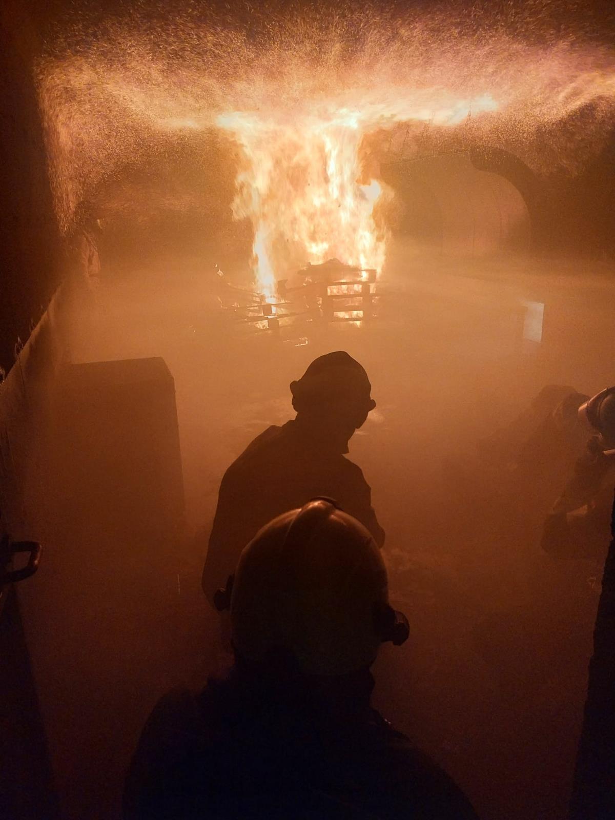 001-Výcvik berounských hasičů v ohňovém polygonu.jpg