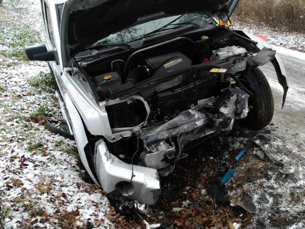 001 - dopravní nehoda dvou osobních automobilů u Dolan.jpg