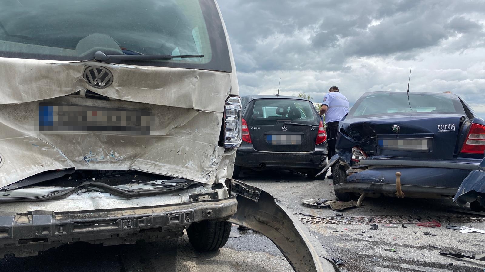 001 - hromadná dopravní nehoda Mělník.jpg