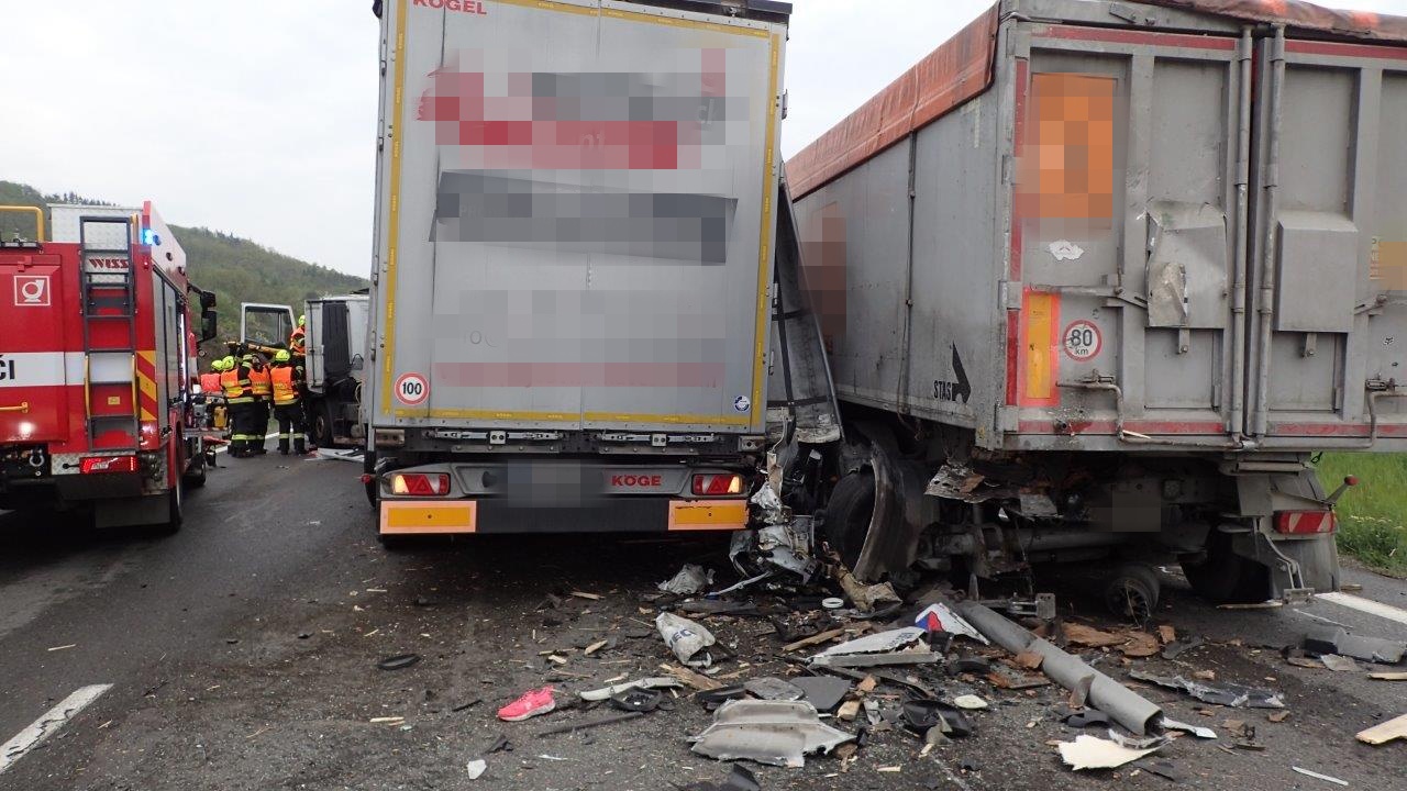 001 - tragická dopravní nehoda na dálnici D5.jpg