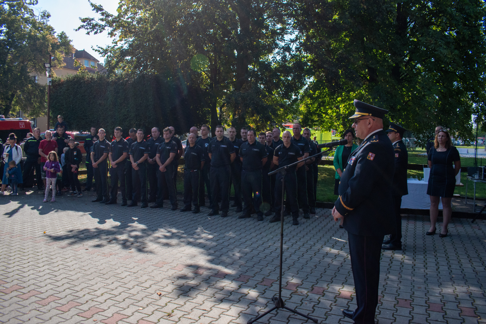 002-30 let profesionálních hasičů ve Stochově.jpg