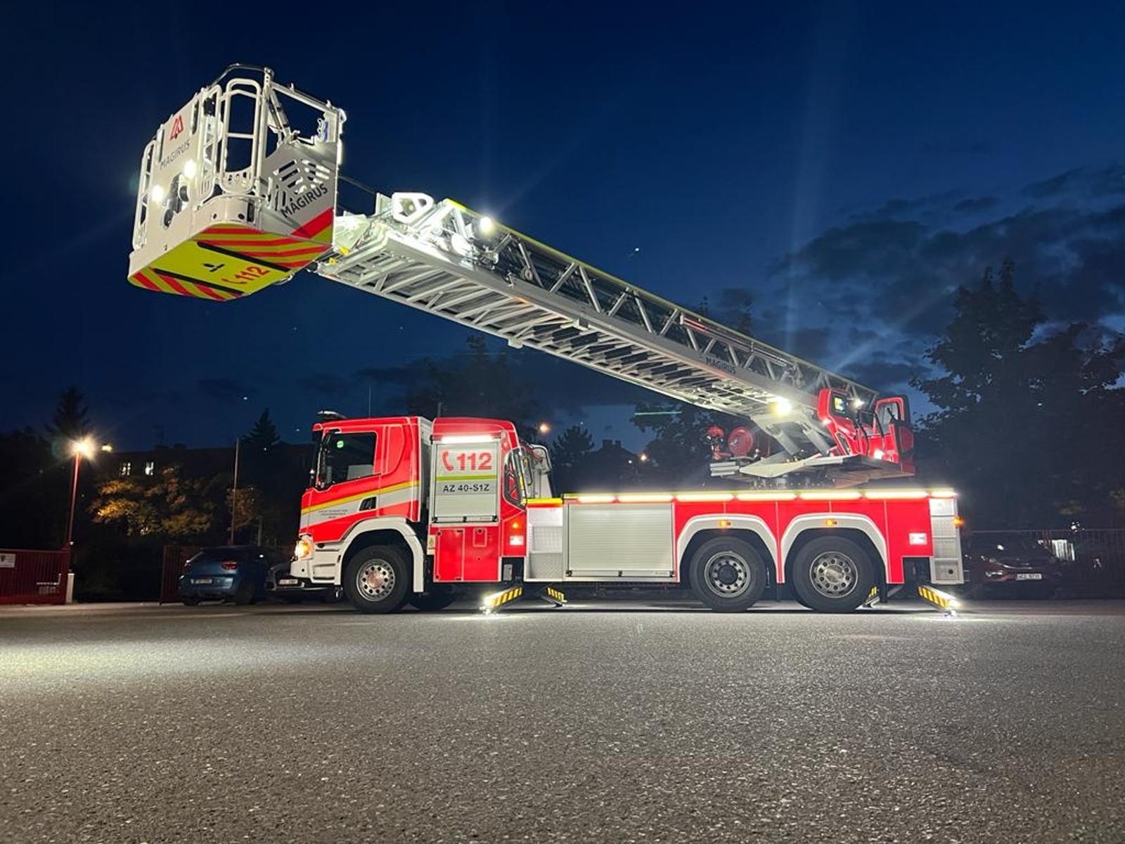 002-Nový AZ40 na centrální hasičské stanici Mělník.jpg