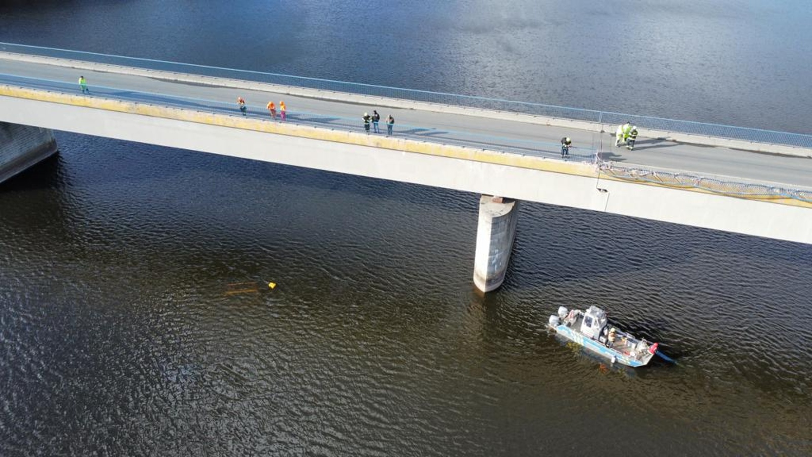 002-Pád nákladního vozidla z Vesteckého mostu do Vltavy.jpeg