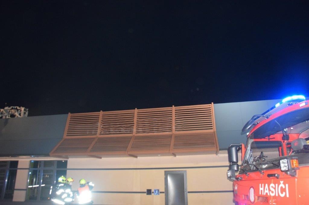 002-Požár v objektu s rychlým občerstvením.jpg