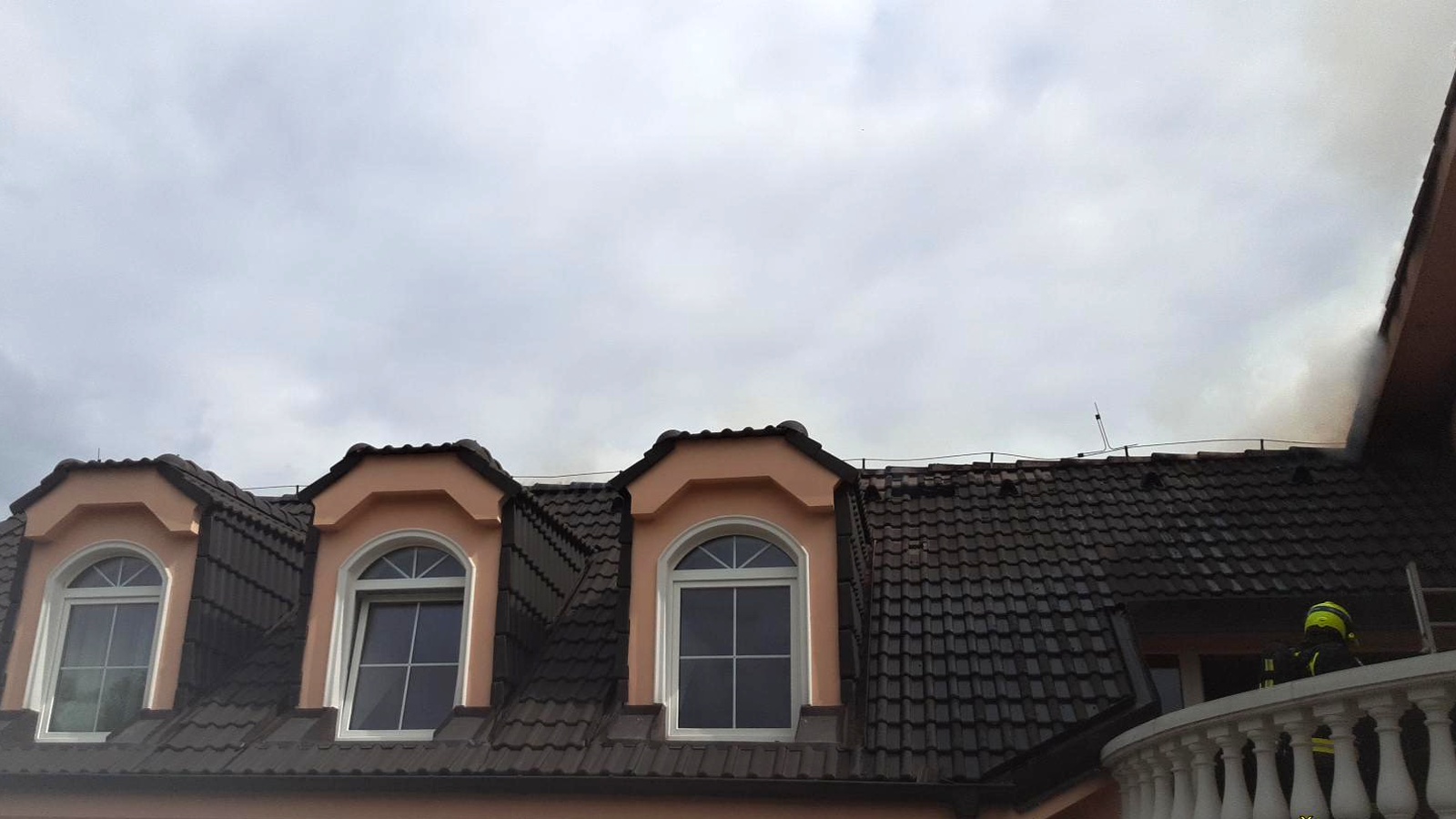 002-Požár v podkroví rodinného domu.jpg