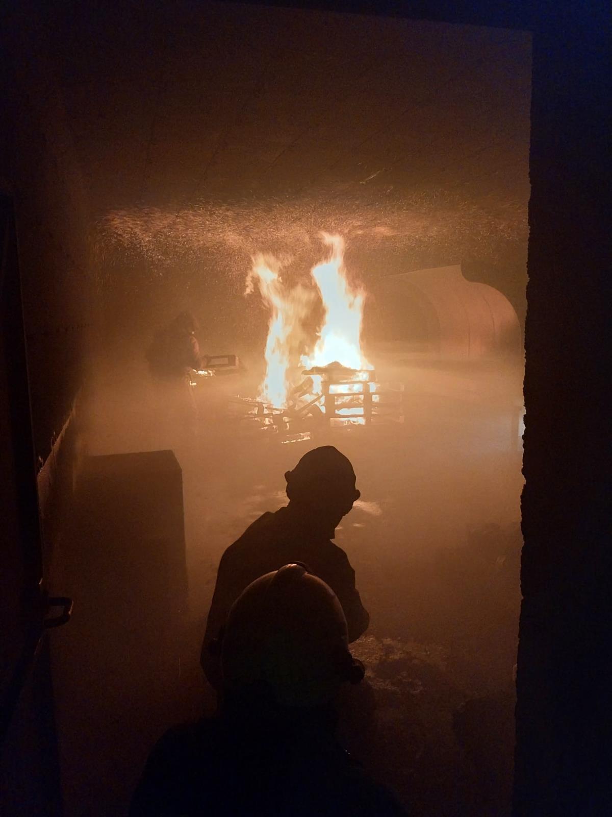 002-Výcvik berounských hasičů v ohňovém polygonu.jpg