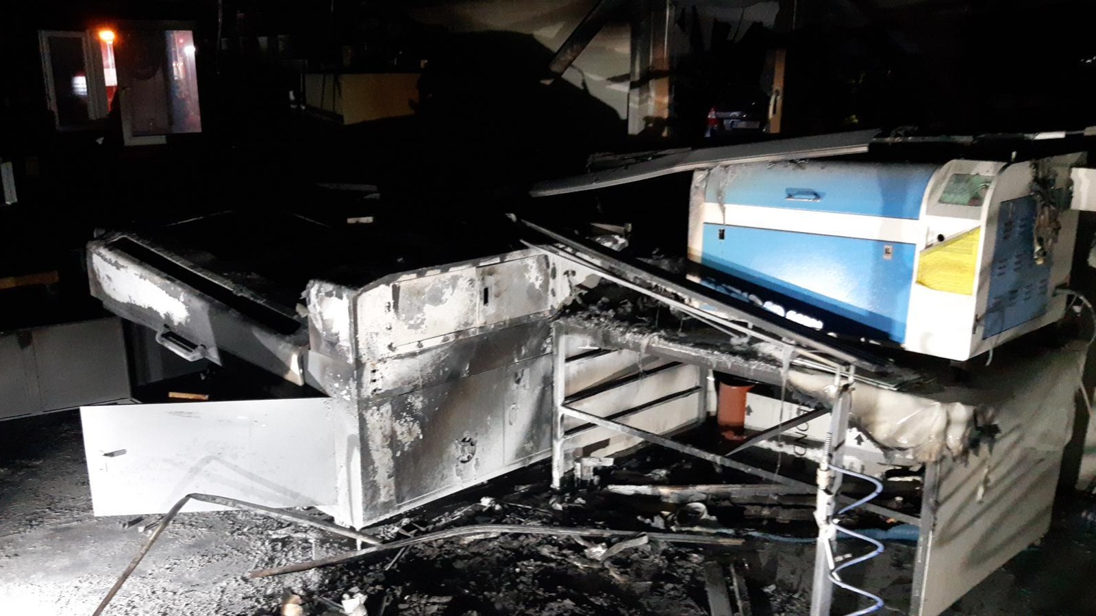 003-Noční požár v chrášťanské firmě.jpg