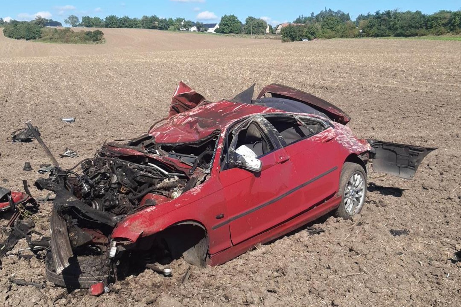 003-Tragická havárie osobního auta u obce Malobratřice na Mladoboleslavsku.jpg