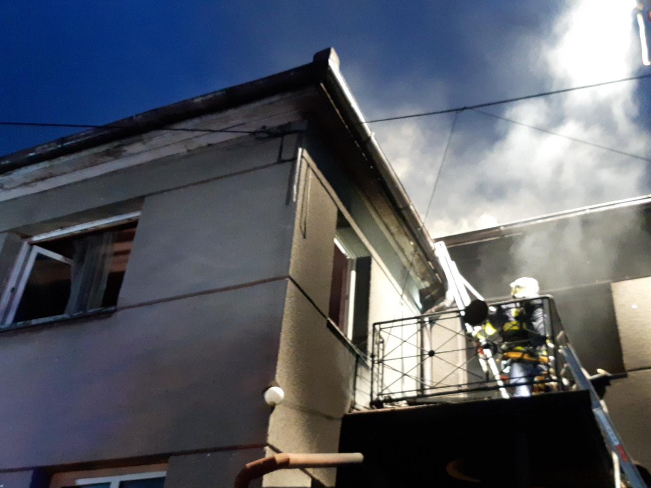 003-Tragický požár rodinného domu v obci Zaječov nedaleko Hořovic.jpg