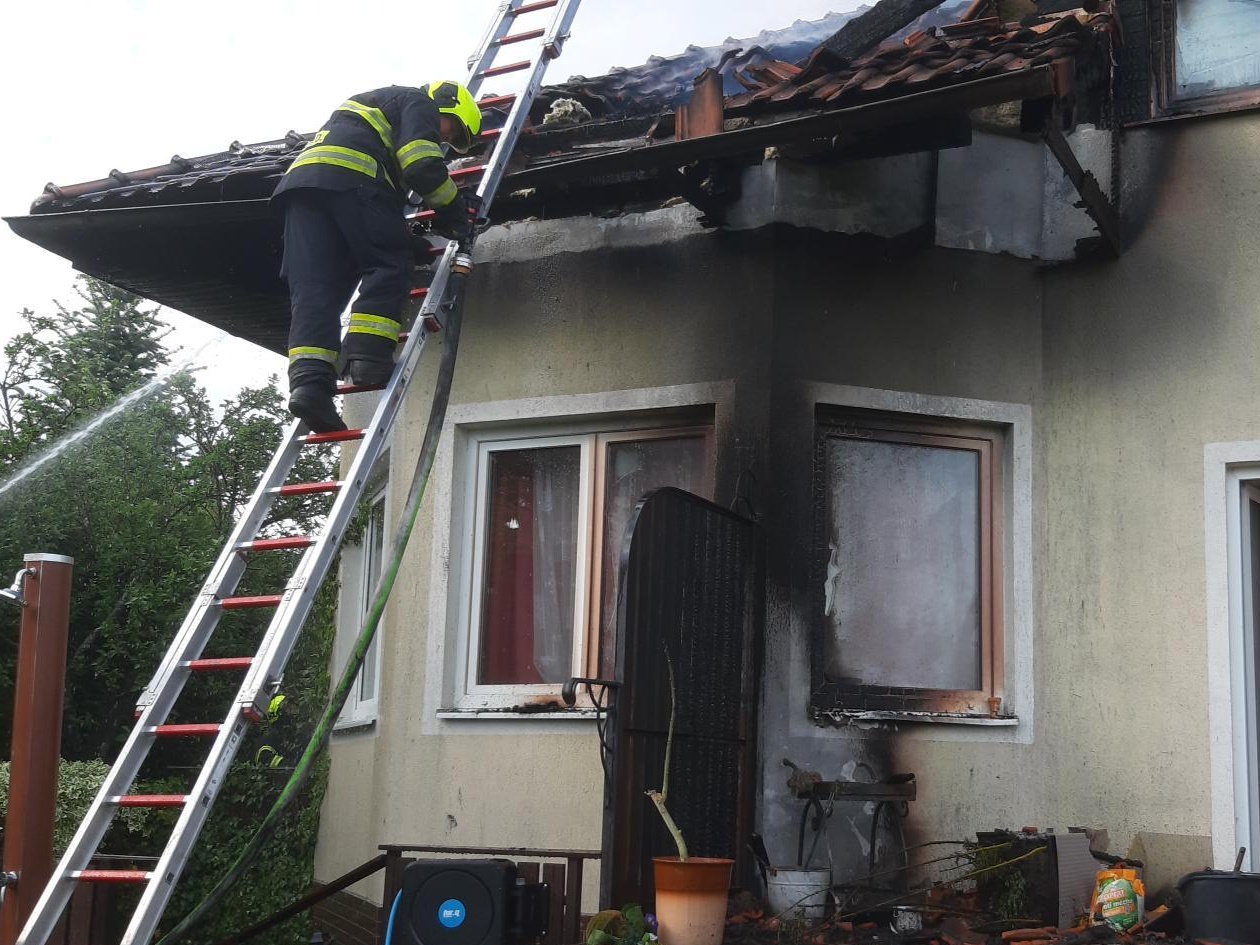 003 - požár rodinného domu Hlubočinka.jpg