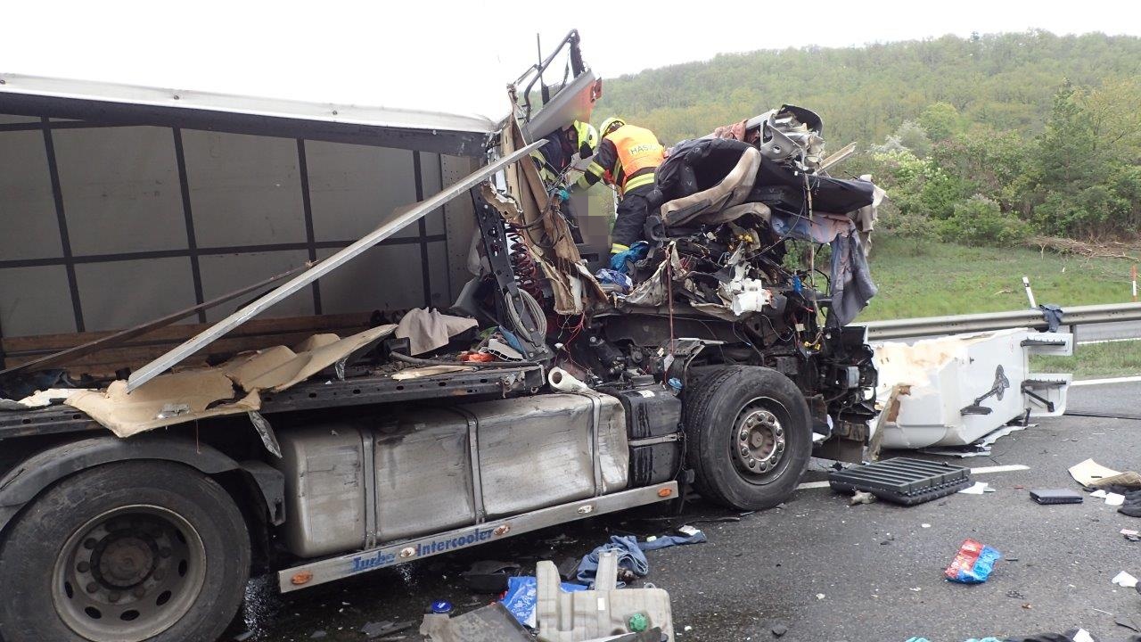 003 - tragická dopravní nehoda na dálnici D5.jpg