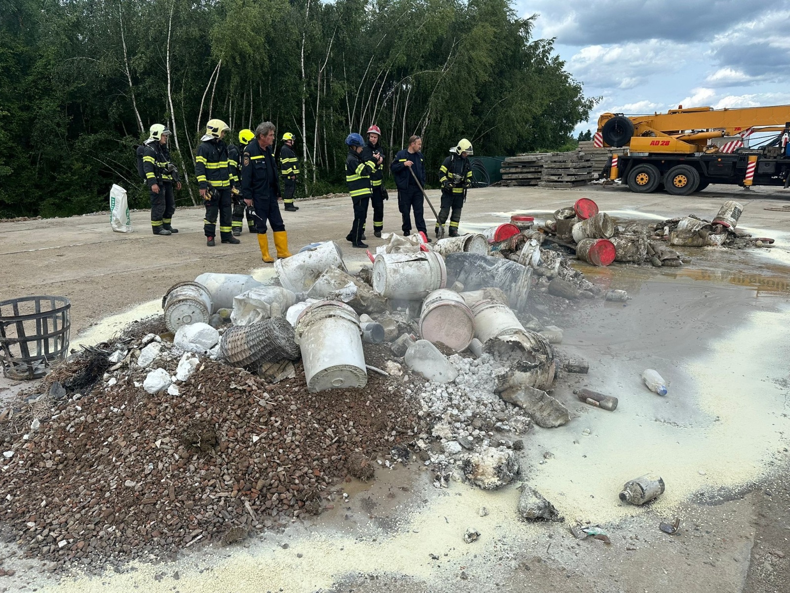 004-Likvidace požáru chemického odpadu v recyklační firmě na Říčansku.jpeg