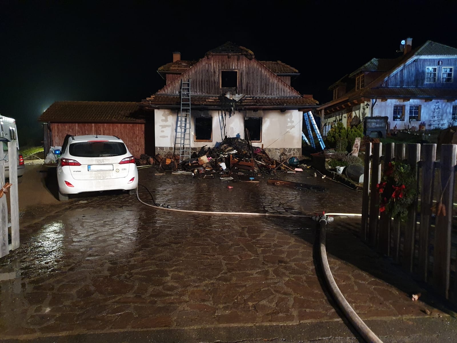 004-Vyhořelá usedlost na Příbramsku.jpg