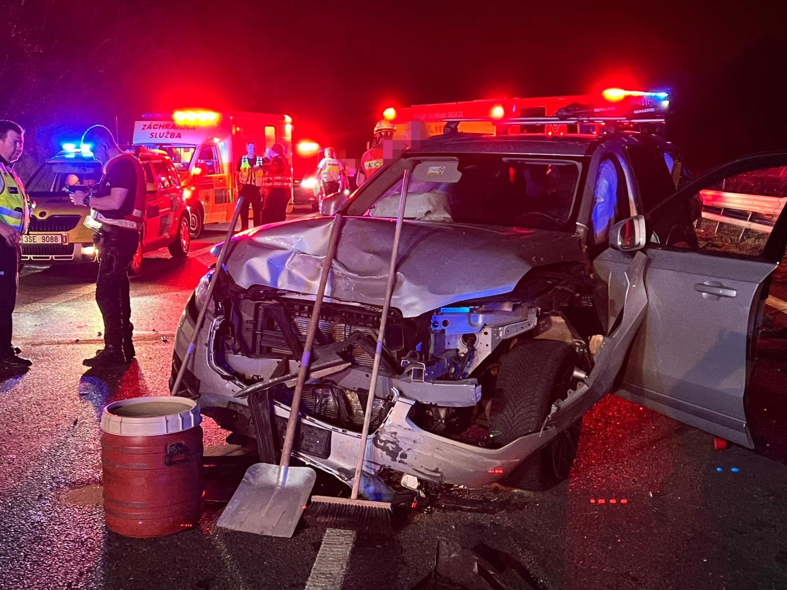 004-dopravní nehoda D11.jpg