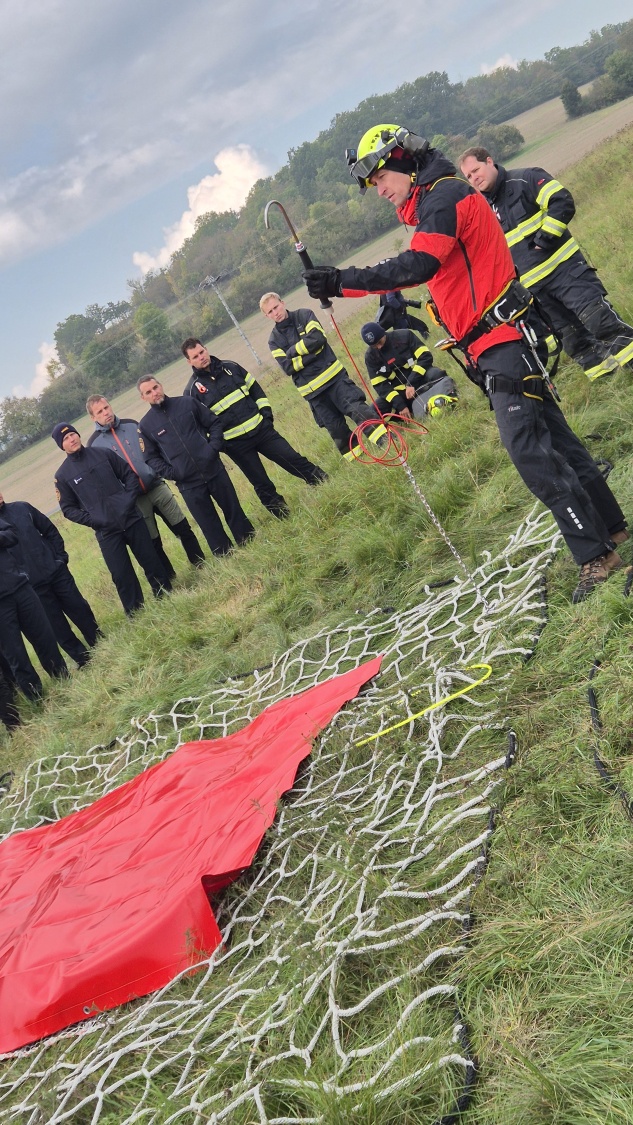 004-nácvik hašení v těžko přístupném terénu.jpg