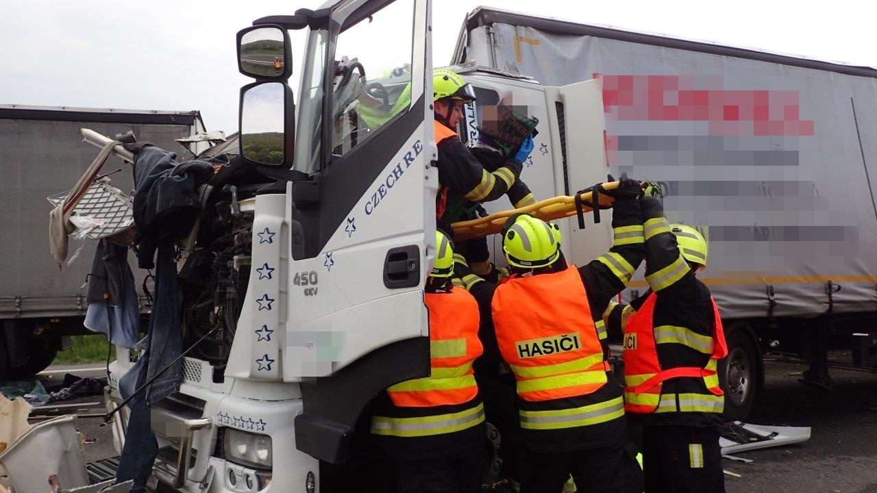 004 - tragická dopravní nehoda na dálnici D5.jpg