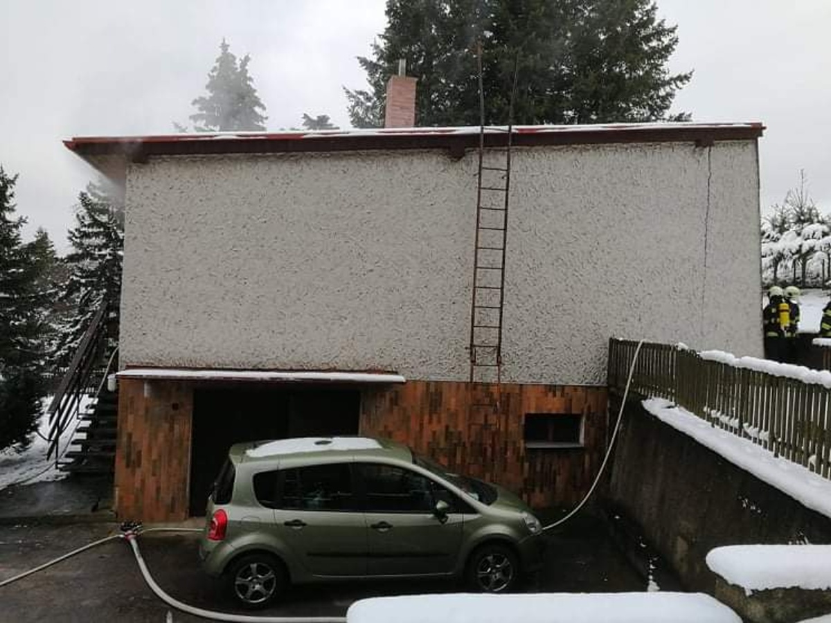 005-Dopravní a útočné vedení hasební vody do domu.jpeg