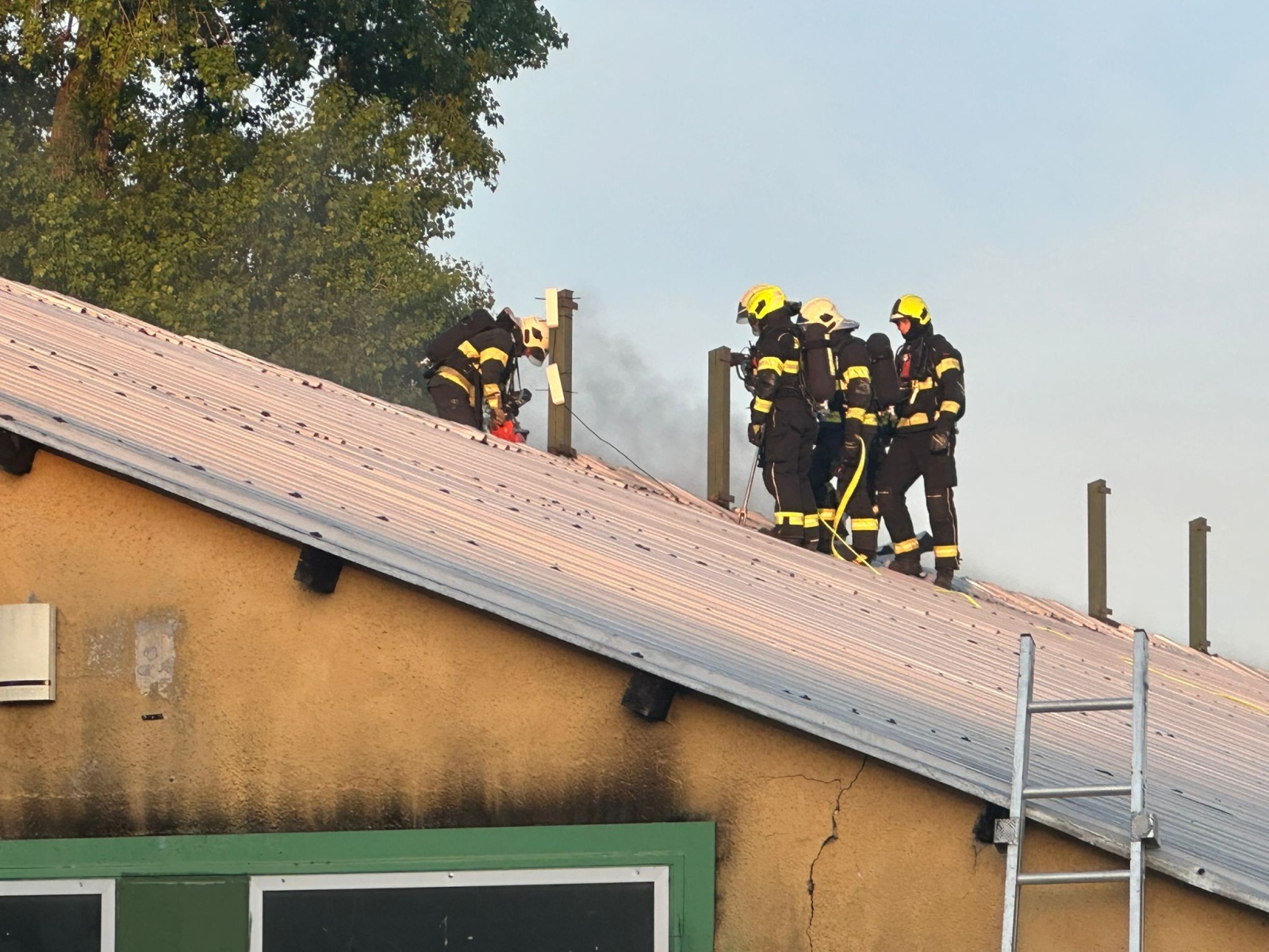 005-Požár haly v obci Úvaly v okrese Praha-východ.jpeg