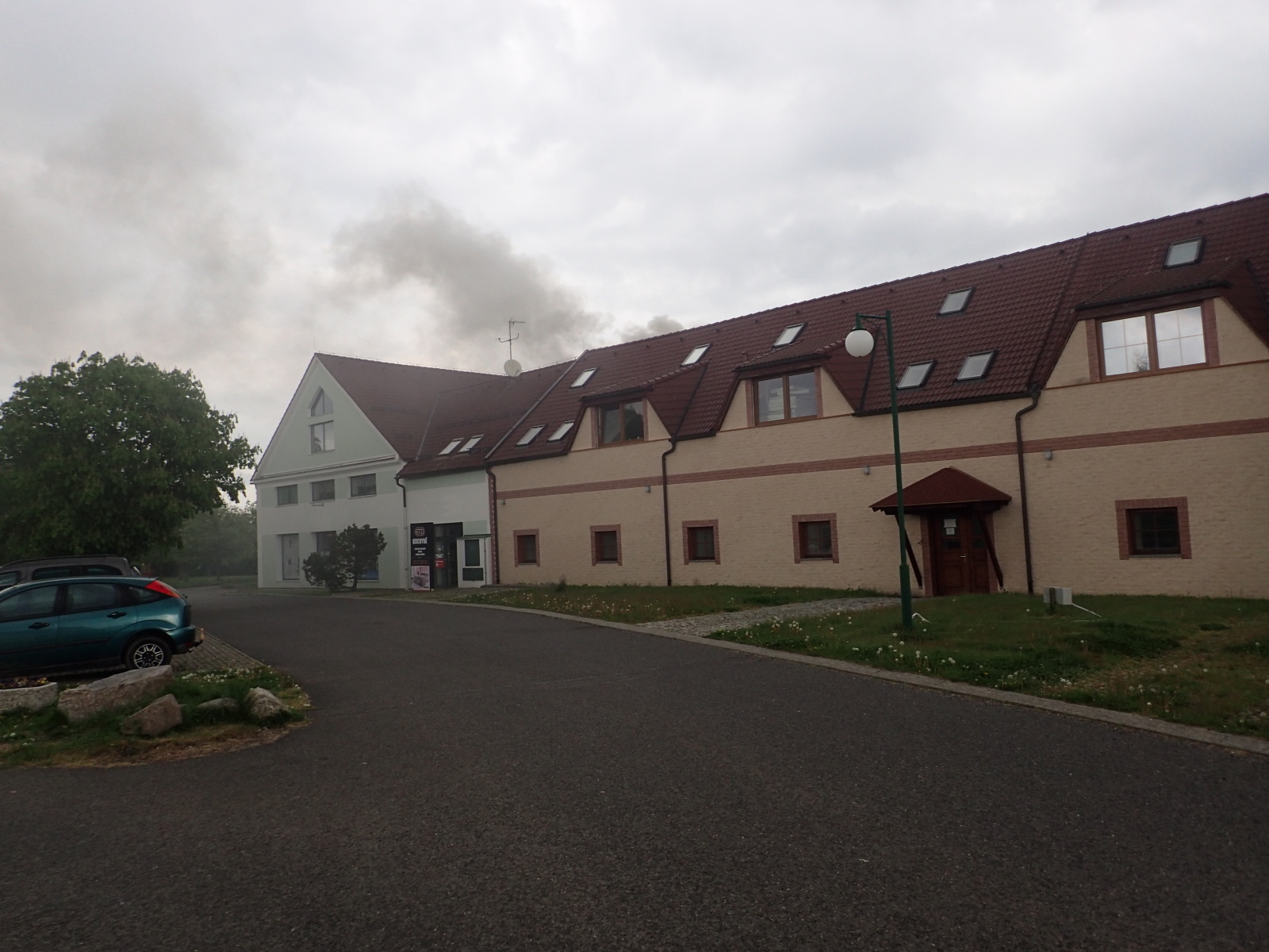 005-Požár půdního prostoru na bývalém statku v Trhových Dušníkách.JPG