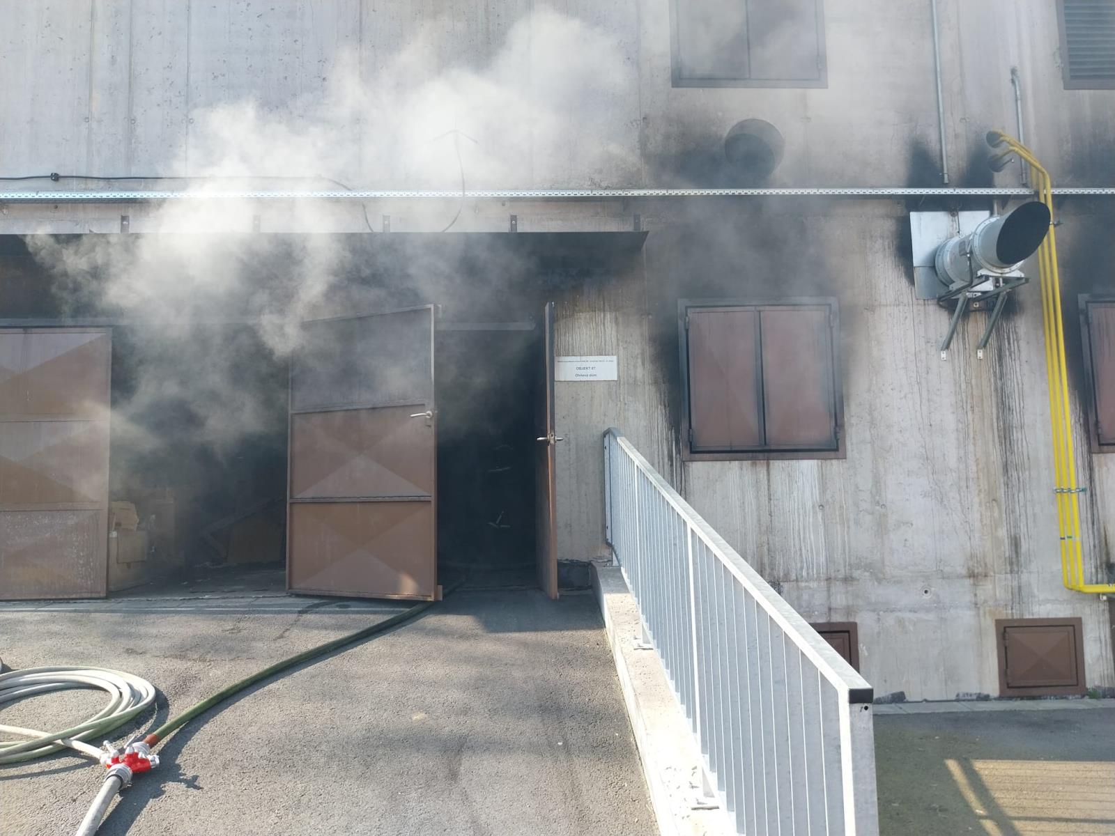 005-Výcvik berounských hasičů v ohňovém polygonu.jpg