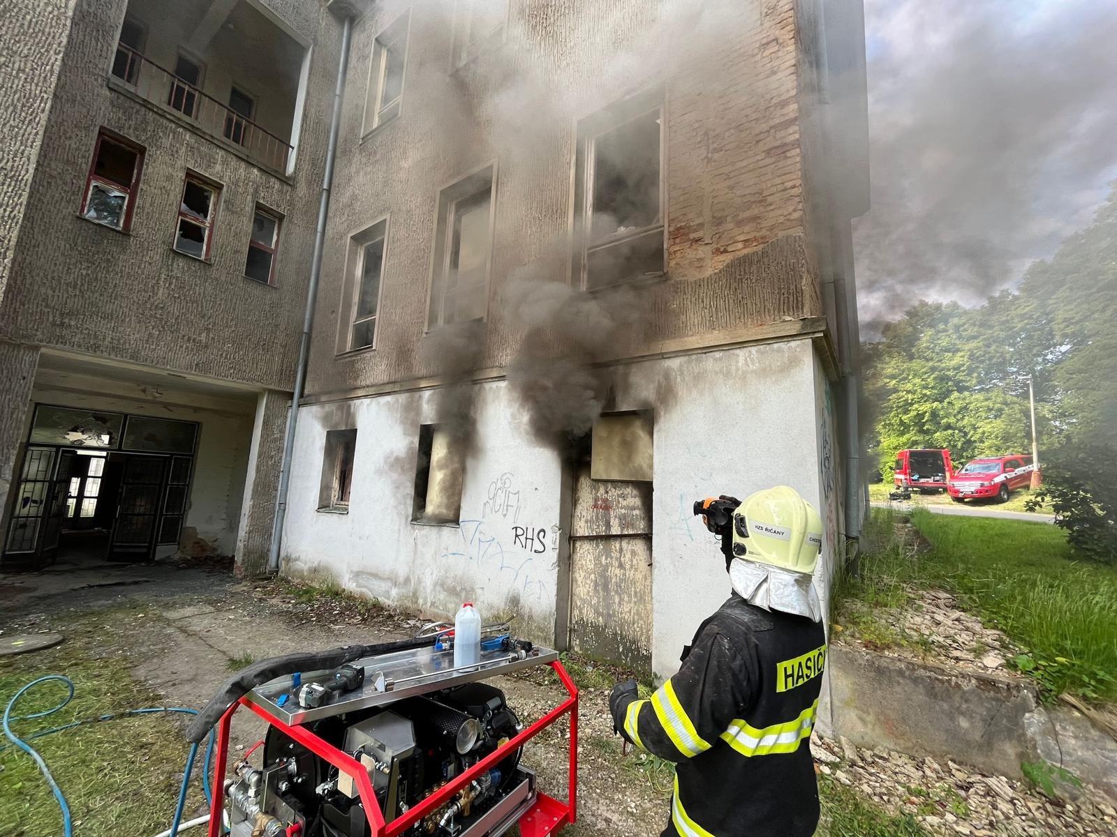 005-Výcvik říčanských hasičů se zařízením CCS Cobra.jpeg