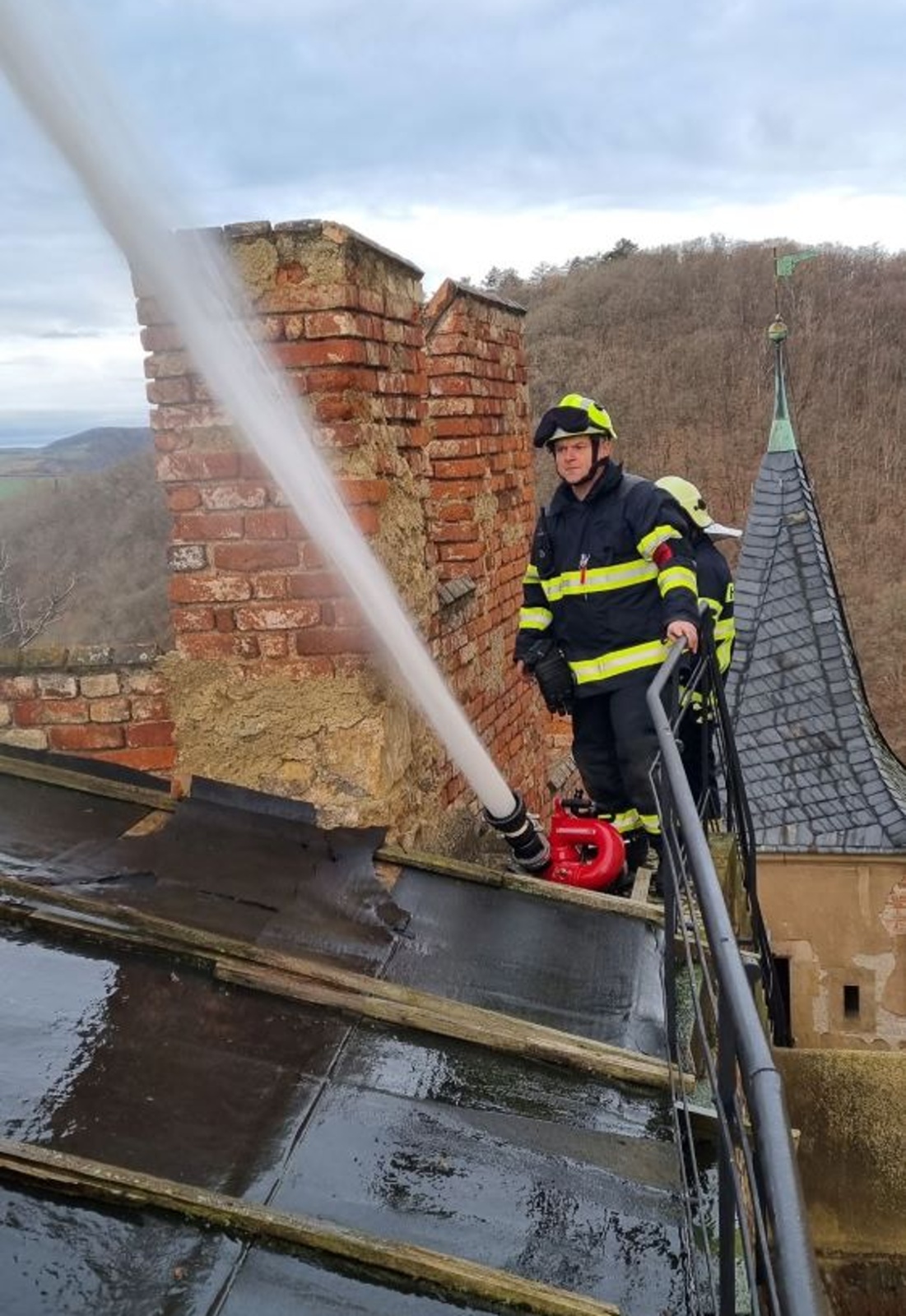 005-Zkouška suchovodu na hradě Karlštejn.jpg