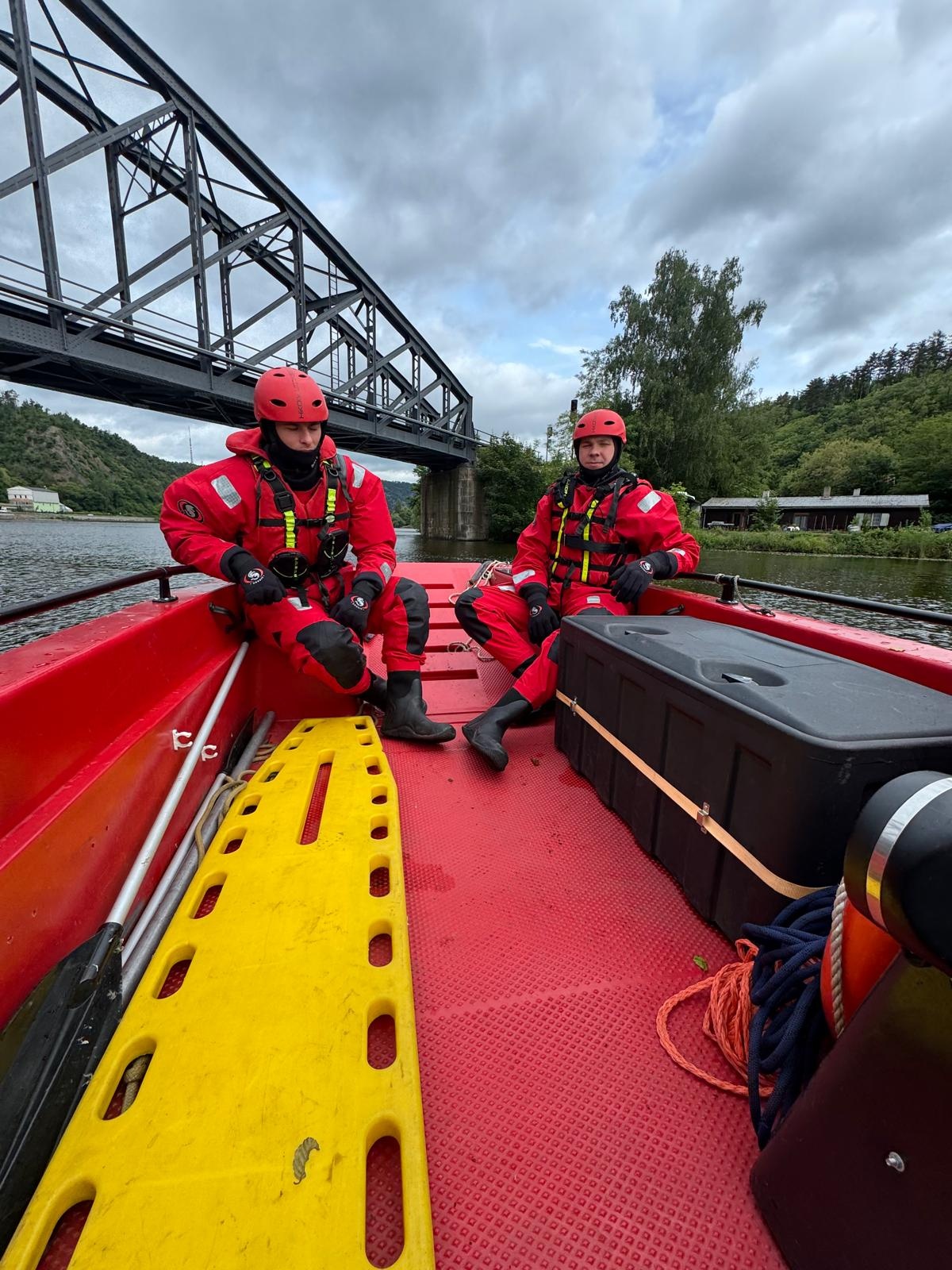 005-výcvik na vodní hladině jednotek územního odboru Praha-západ.jpg