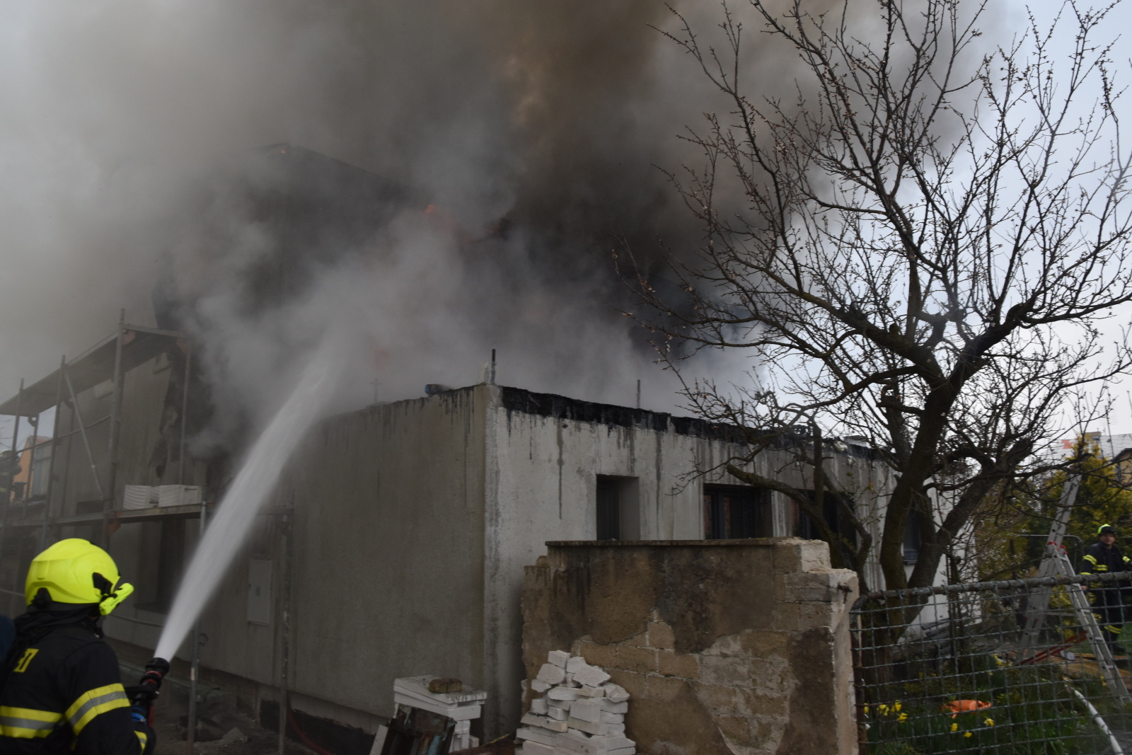 006-Požár rodinného domu v obci Pchery-Humny na Kladensku.JPG