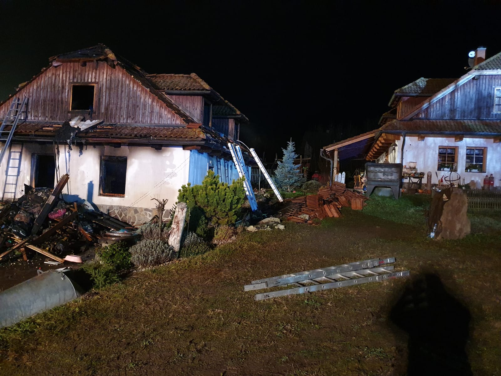 006-Vyhořelá usedlost na Příbramsku.jpg