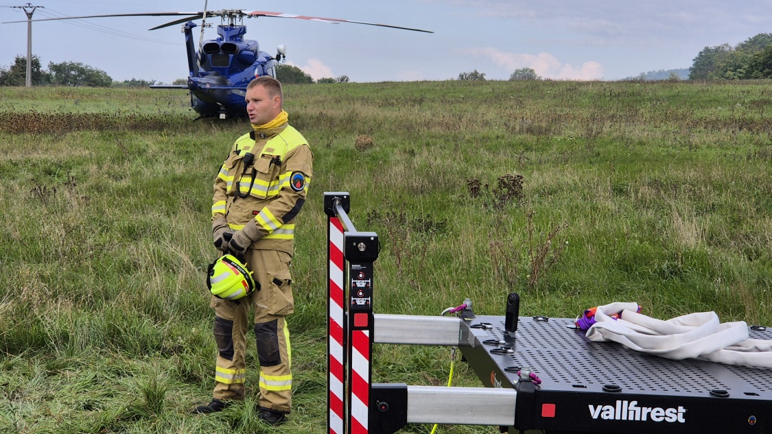 006-nácvik hašení v těžko přístupném terénu.jpg