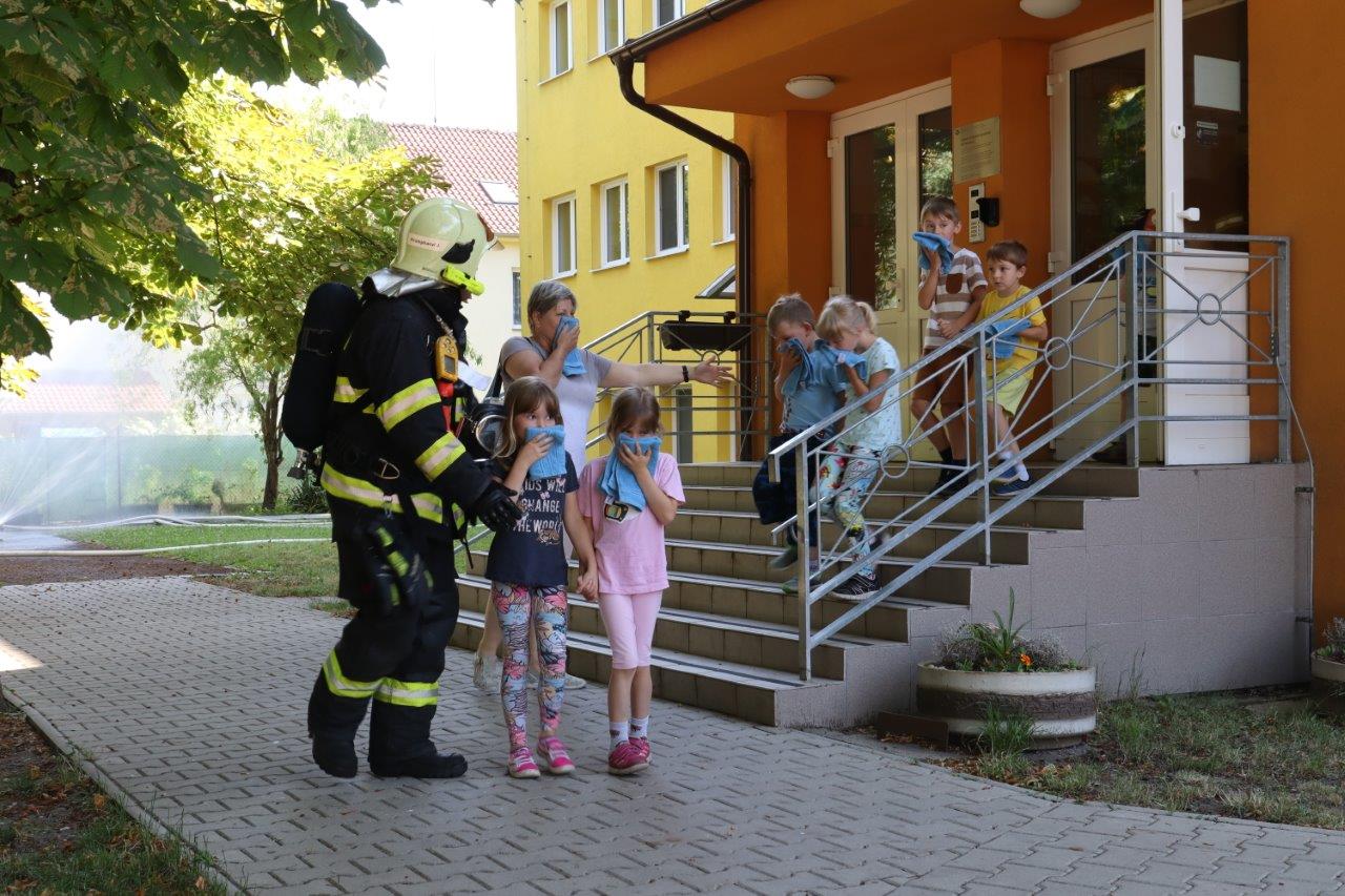 007 - Cvičení ve Spolaně v Neratovicích.jpg