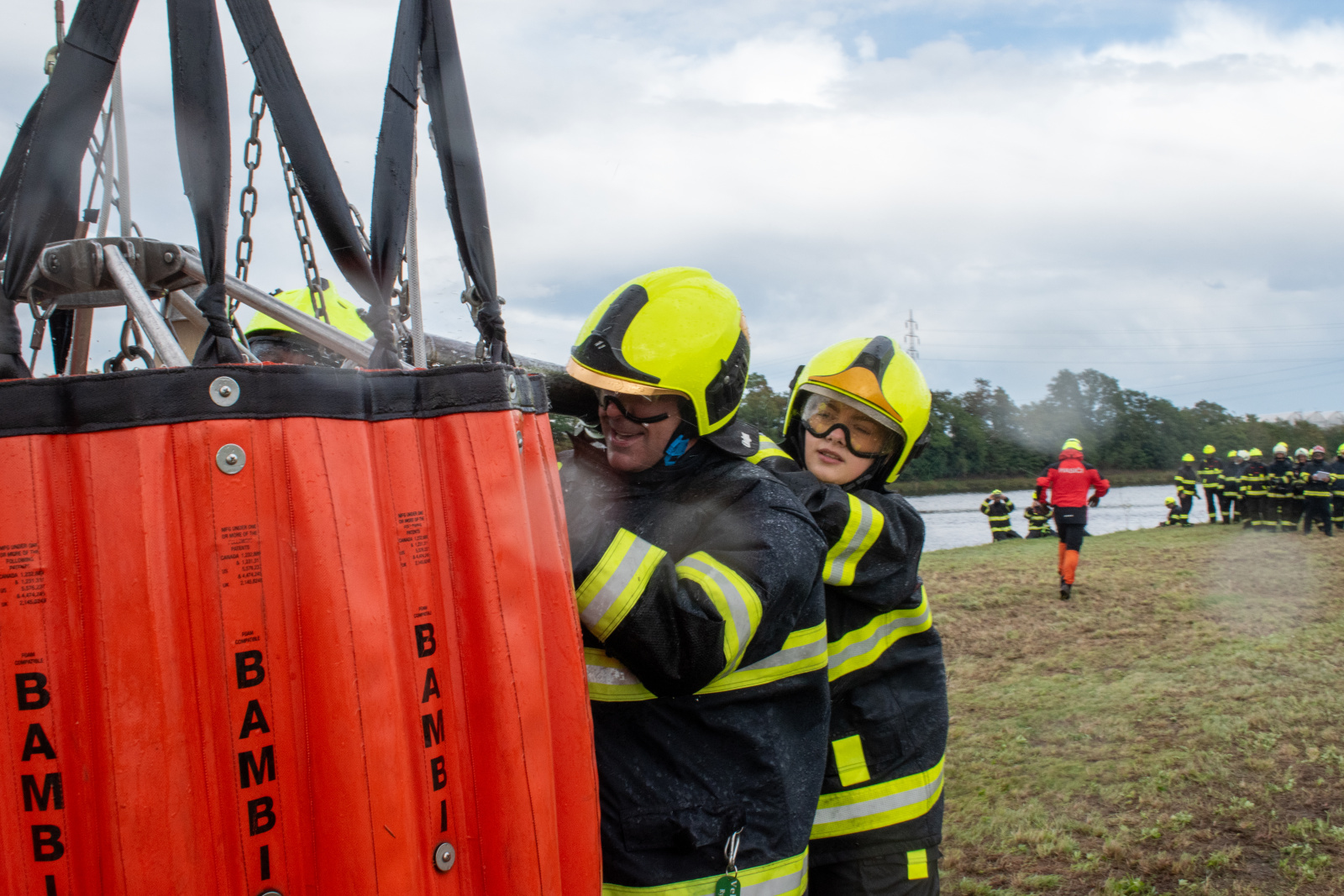 007-Výcvik v plnění hasebního vaku.jpg
