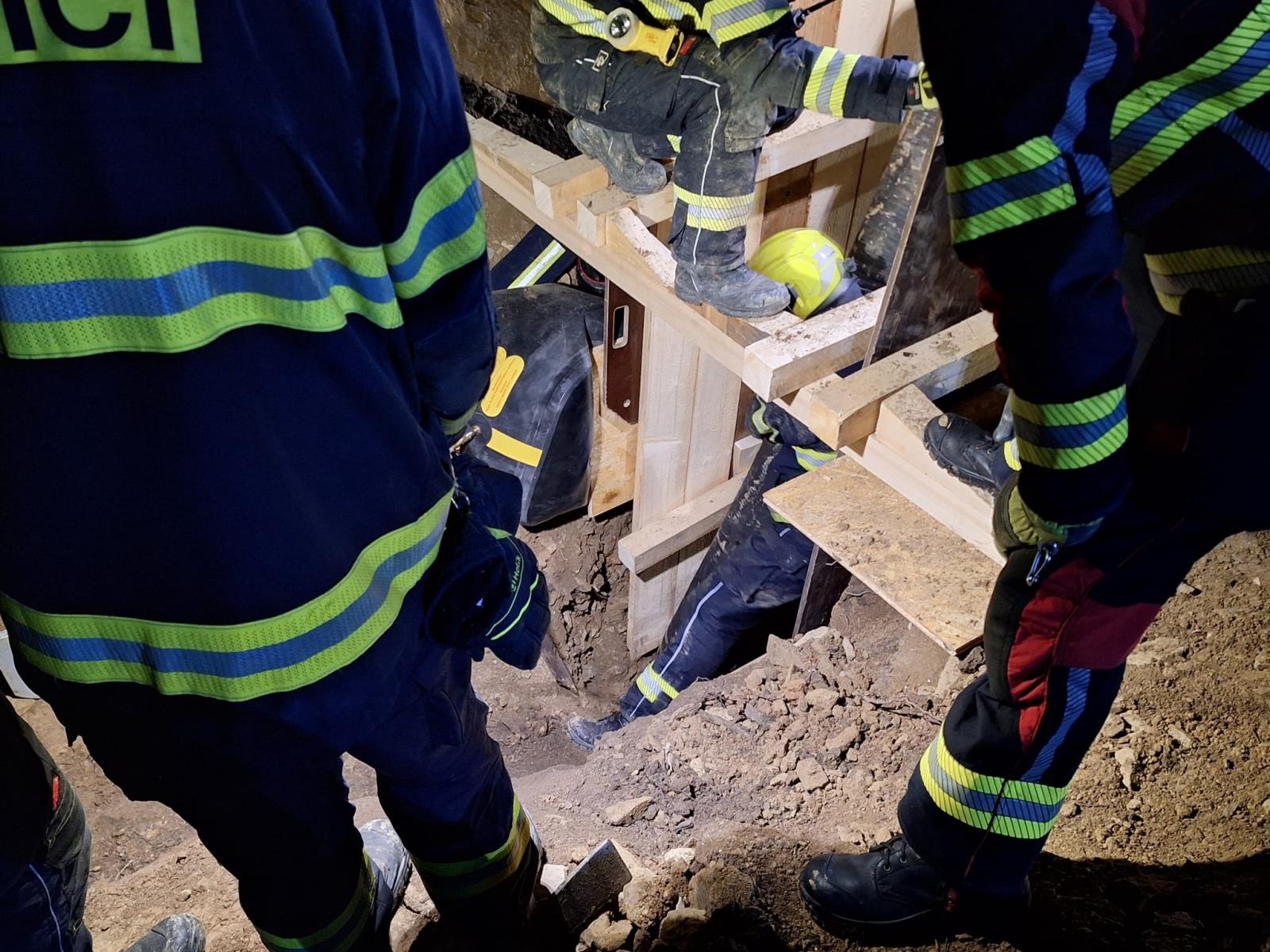 007. Záchrana dělníka..jpeg