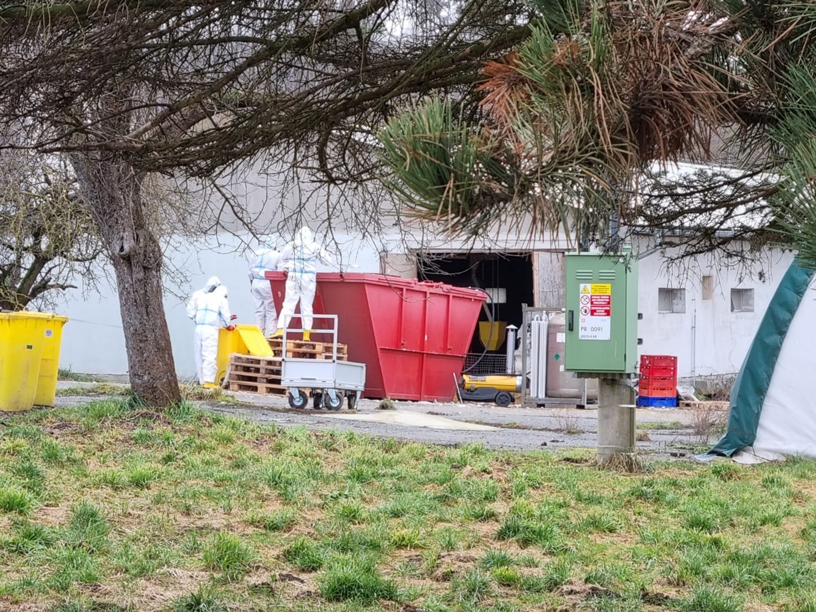 008-Likvidace ohniska ptačí chřipky na farmě Druhaz.jpeg