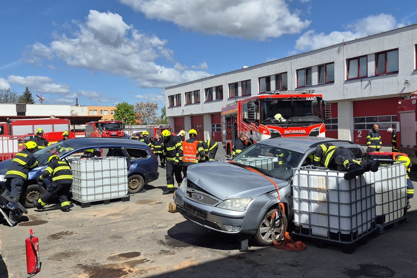 008-Odborná příprava jednotek SDH z Mělnicka zaměřená na dopravní nehody.jpg