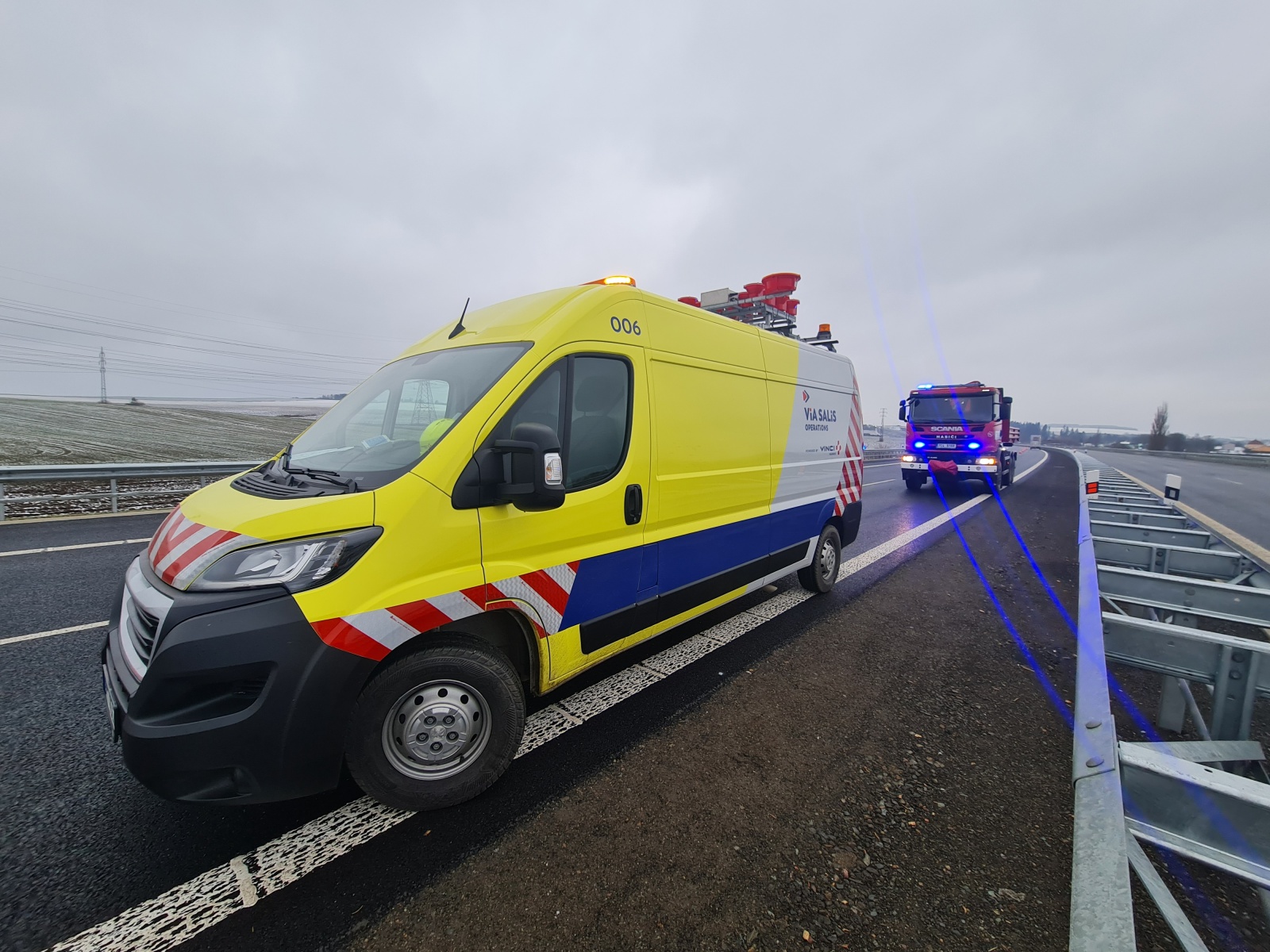 008-Taktické cvičení na novém úseku dálnice D4 poblíž exitu LETY.jpg