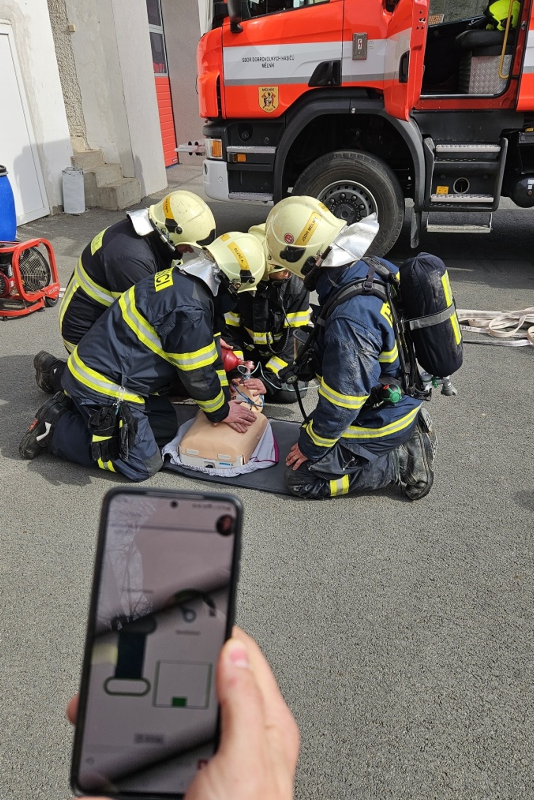 008-Výcvik dobrovolných hasičů z Mělnicka na kralupském polygonu.jpg