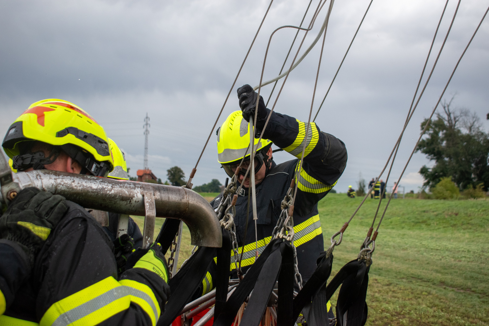 008-Výcvik v plnění hasebního vaku.jpg
