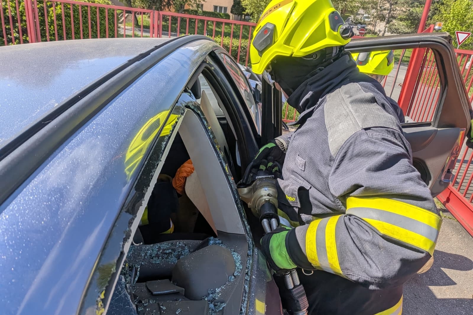 009-Odborná příprava jednotek SDH z Mělnicka zaměřená na dopravní nehody.jpg