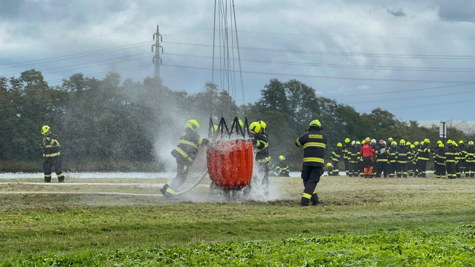 009-Výcvik v plnění hasebního vaku.jpg