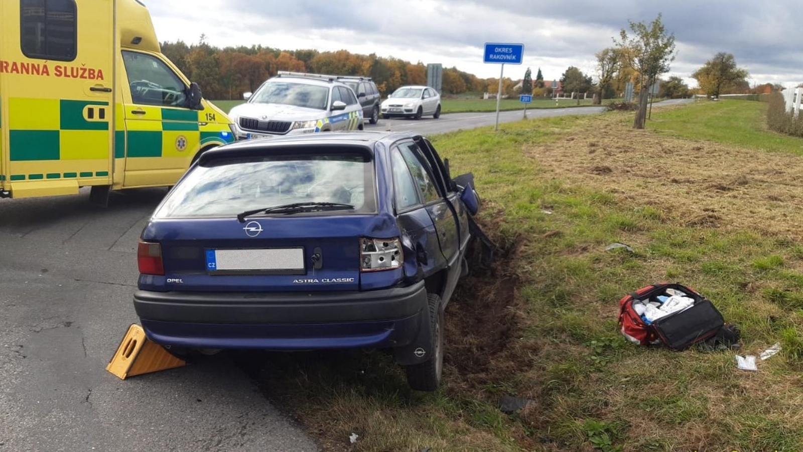 010-Dopravní nehoda dvou osobních vozidel nedaleko obce Sýkořice na Rakovnicku.jpeg