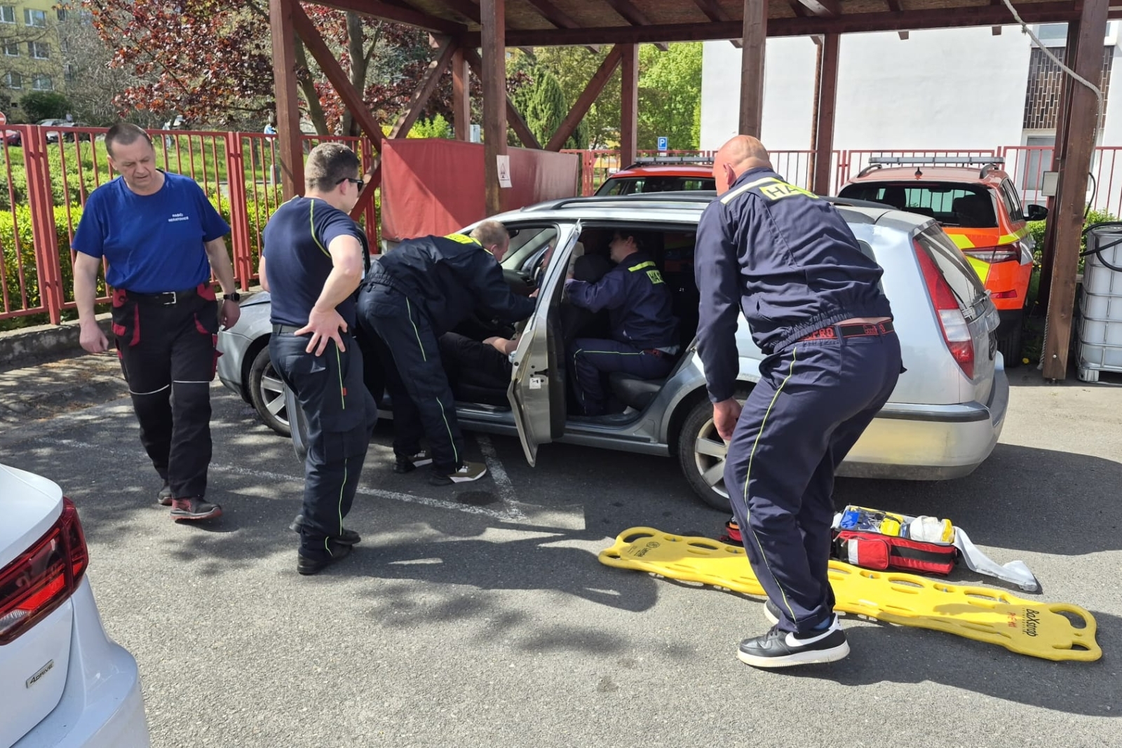 010-Odborná příprava jednotek SDH z Mělnicka zaměřená na dopravní nehody.jpg