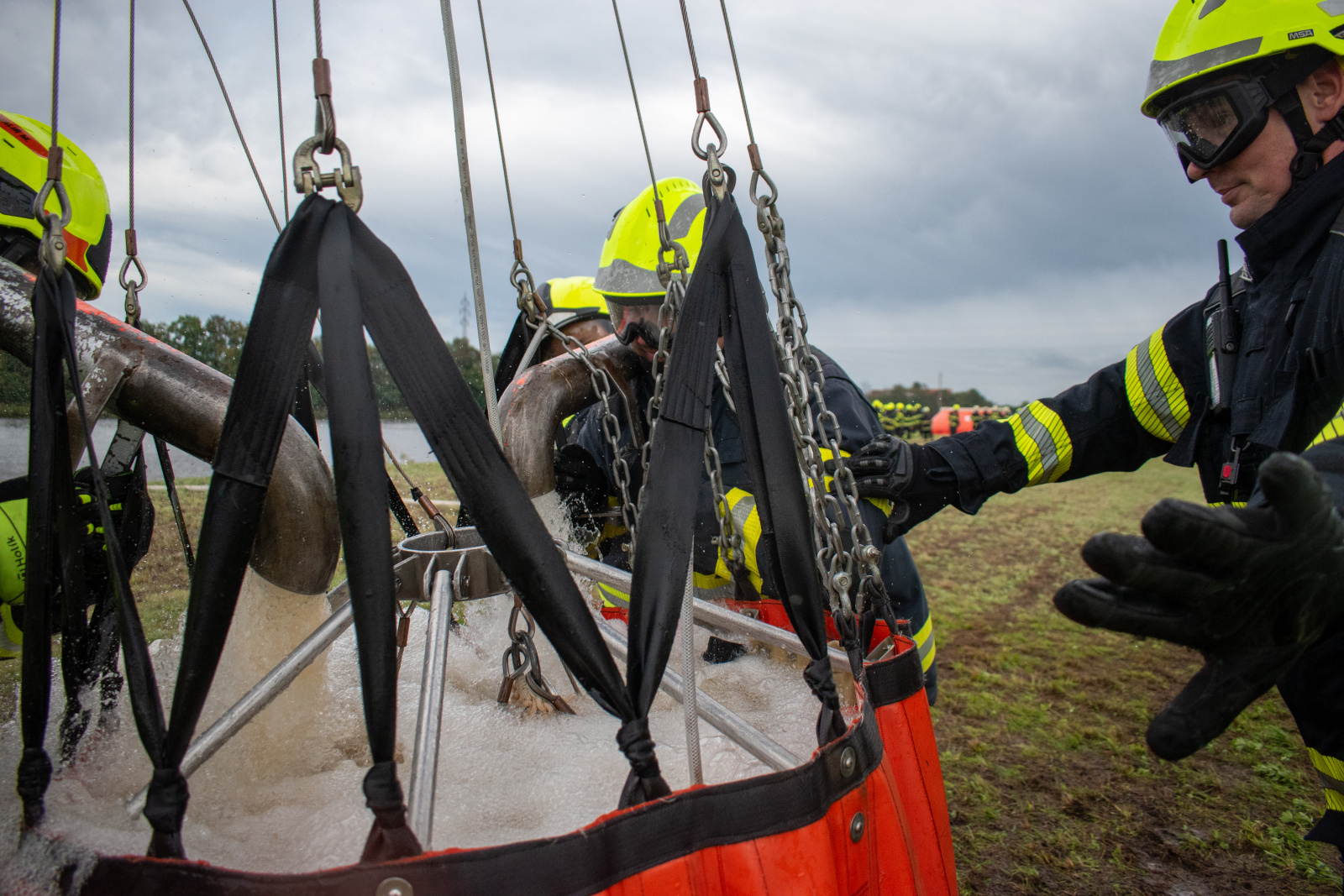 010-Výcvik v plnění hasebního vaku.jpg