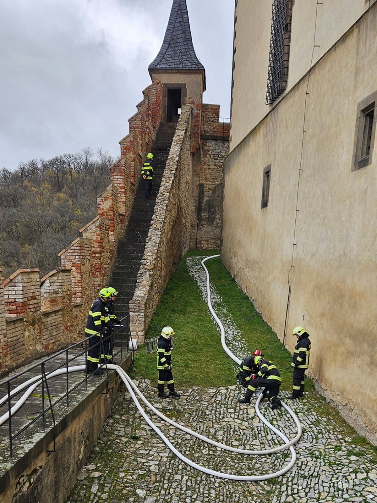 010-Zkouška suchovodu na Karlštejně.jpg