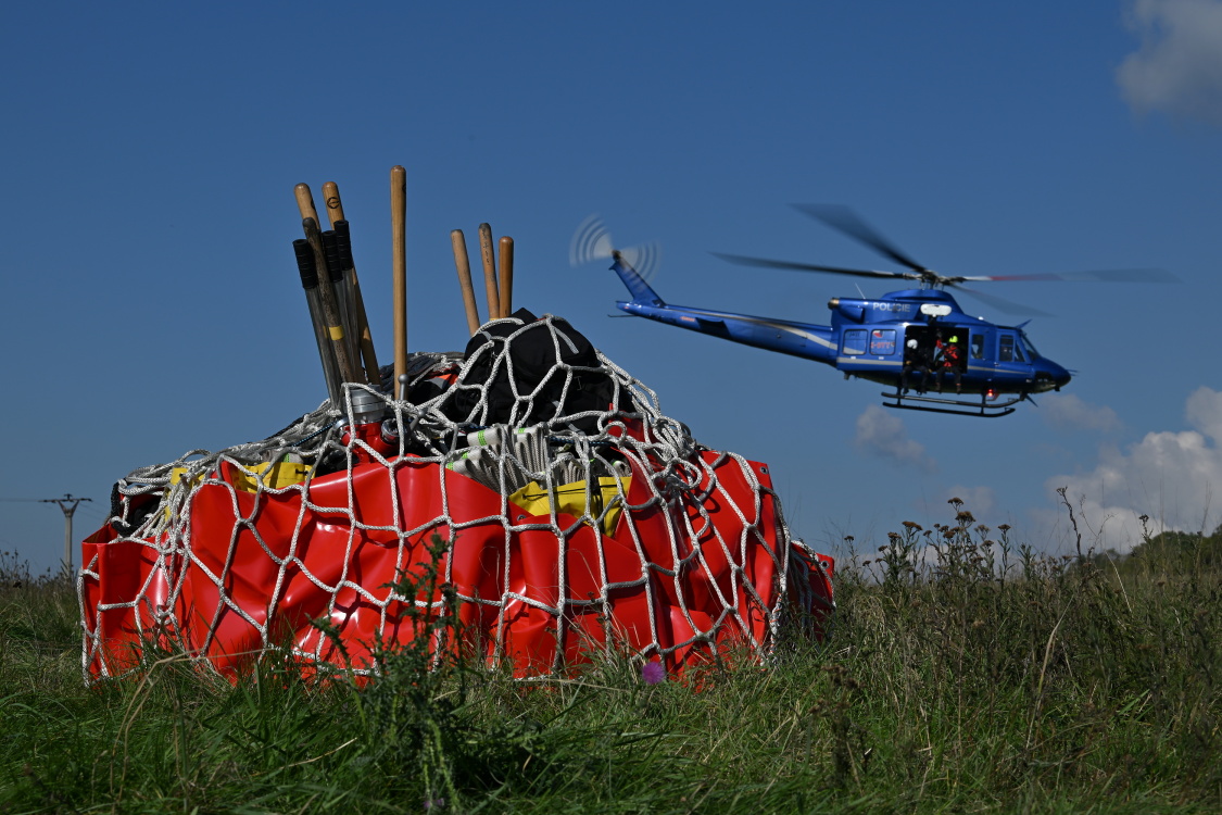 010-nácvik hašení v těžko přístupném terénu.JPG